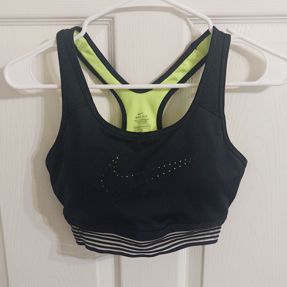 Nike Dri-Fit Sports Bra With Cups - Sz Medium